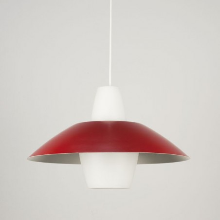 Glazen hanglamp met rood metalen kap