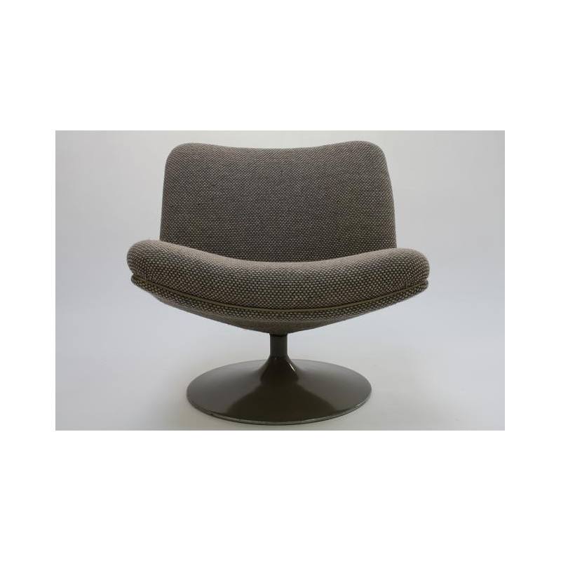 Artifort chair by - Studio