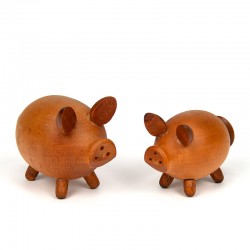 Vintage salt and pepper set designed as pigs