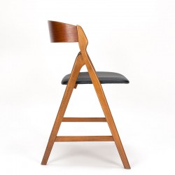 Model 71 vintage chair design Henning Kjaernulf