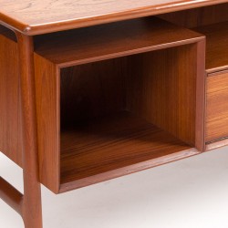 Omann Jun Møbelfabrik model 75 Mid-Century design desk in teak