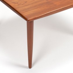 Mid-Century Deense teakhouten salontafel met opstaande rand