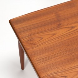 Mid-Century Deense teakhouten salontafel met opstaande rand