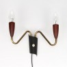 Vijftiger jaren vintage dubbele wandlamp in messing en teak