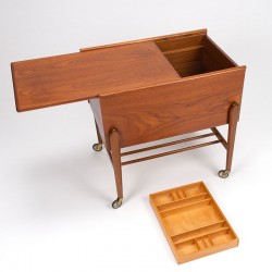 Mid-Century Deense vintage naaigerei kastje in teak